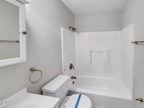 Bath - 903 Saint Bernard Dr, O'fallon, MO 63366 photo 1 of 2