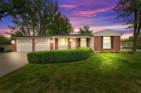 524 Harvest Dr, Saint Charles, MO 63304
