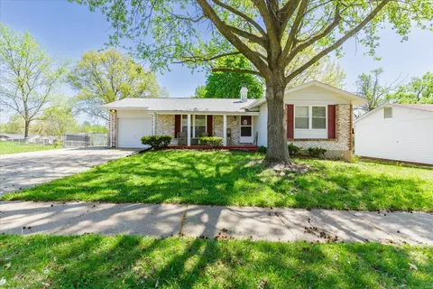 11654 Petite Chalet Dr, Saint Louis, MO 63138
