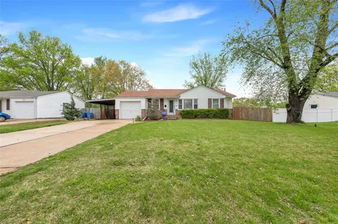 255 Saint Anthony Ln, Florissant, MO 63031