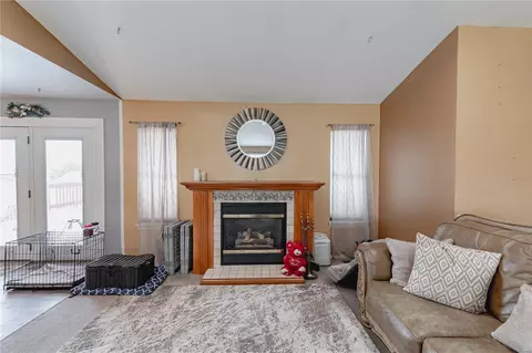 Living - 166 Royallprairie Ln, O'fallon, MO 63368 photo 2 of 8