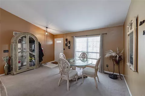 Dining - 166 Royallprairie Ln, O'fallon, MO 63368 photo 3 of 5