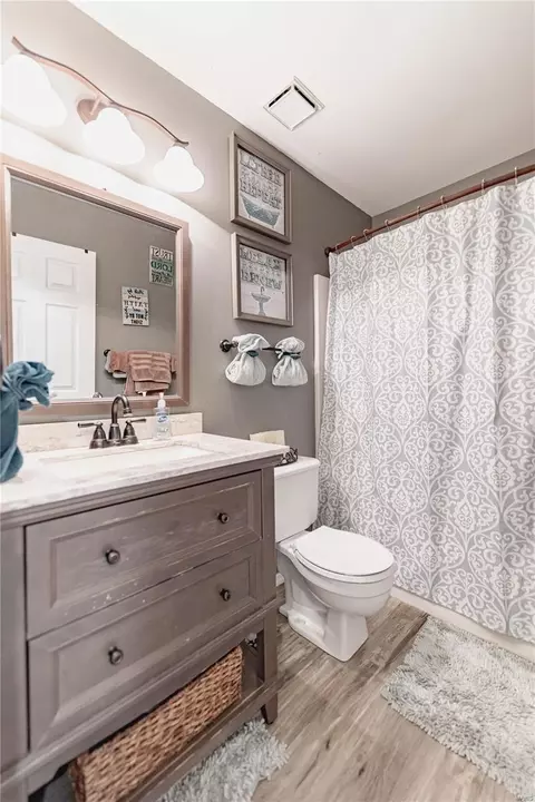 Bath - 166 Royallprairie Ln, O'fallon, MO 63368 photo 2 of 3