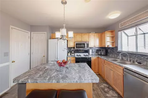 Kitchen - 166 Royallprairie Ln, O'fallon, MO 63368 photo 4 of 6