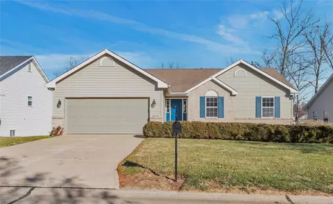 3412 Indiana Ave, Saint Charles, MO 63303