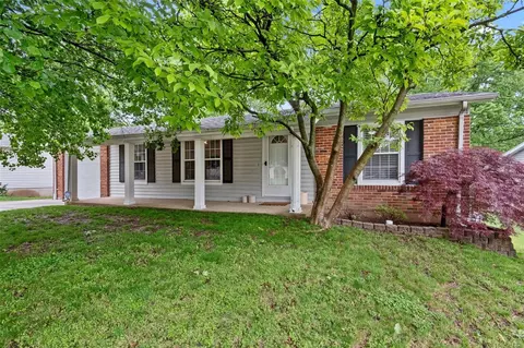 215 Mill Run Ln, Saint Peters, MO 63376