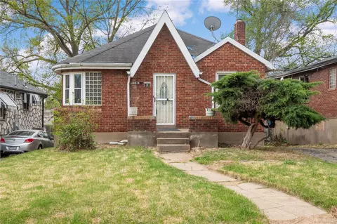 6816 Edison Ave, Saint Louis, MO 63121