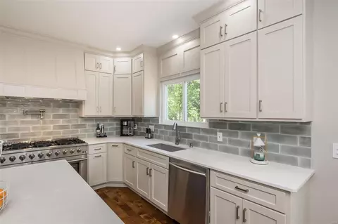 Kitchen - 1507 Heather Glen Dr, Lake Saint Louis, MO 63367 photo 2 of 5
