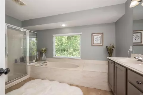 Bath - 1507 Heather Glen Dr, Lake Saint Louis, MO 63367 photo 2 of 5