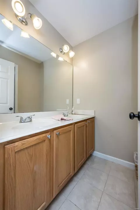 Bath - 1507 Heather Glen Dr, Lake Saint Louis, MO 63367 photo 3 of 5