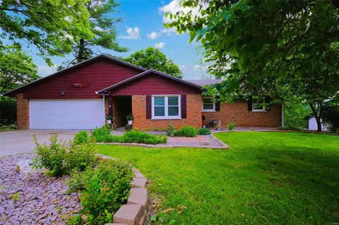 4 Rio Vista Dr, Saint Charles, MO 63303