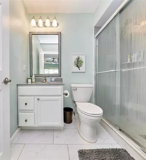 Bath - 814 Phaeton Dr, Manchester, MO 63021 photo 2 of 2