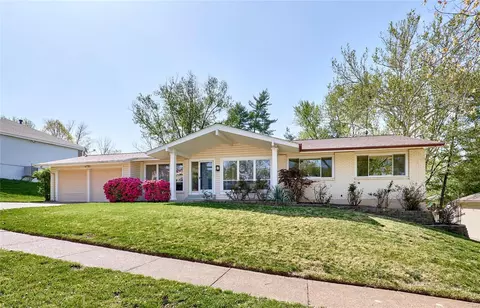 814 Phaeton Dr, Manchester, MO 63021