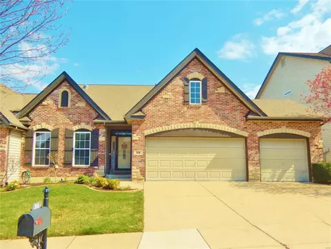98 Long And Winding Rd, Saint Peters, MO 63376