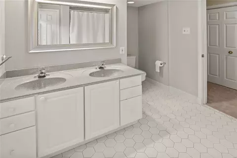 Bath - 12 Daniel Rd, Saint Louis, MO 63124 photo 5 of 5