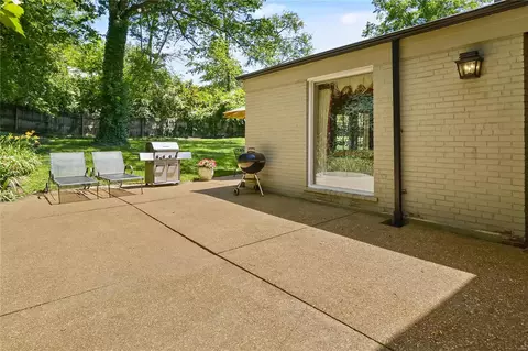 Exterior - 12 Daniel Rd, Saint Louis, MO 63124 photo 5 of 11