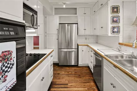 Kitchen - 12 Daniel Rd, Saint Louis, MO 63124 photo 1 of 4