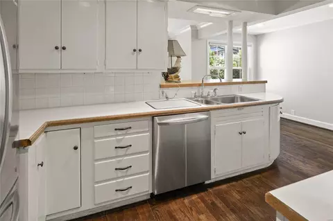 Kitchen - 12 Daniel Rd, Saint Louis, MO 63124 photo 2 of 4