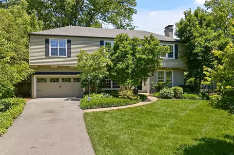 12 Daniel Rd, Saint Louis, MO 63124