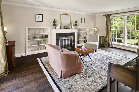 Living - 12 Daniel Rd, Saint Louis, MO 63124 photo 3 of 5