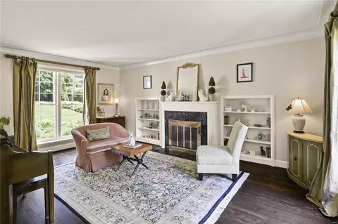 Living - 12 Daniel Rd, Saint Louis, MO 63124 photo 1 of 5
