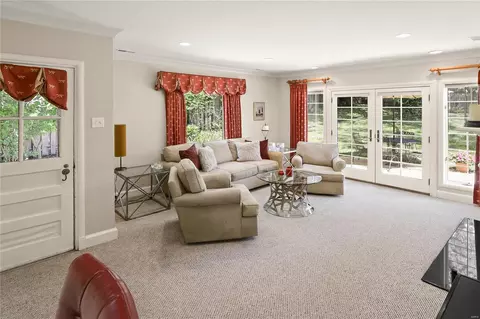 Living - 12 Daniel Rd, Saint Louis, MO 63124 photo 4 of 5