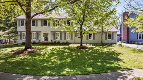 732 Colonial Oak Ln, Kirkwood, MO 63122