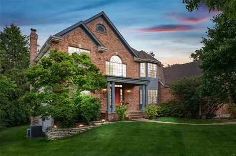 8 Glenmary Rd, Olivette, MO 63132