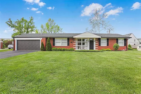 30 Crabapple Ct, Saint Louis, MO 63132