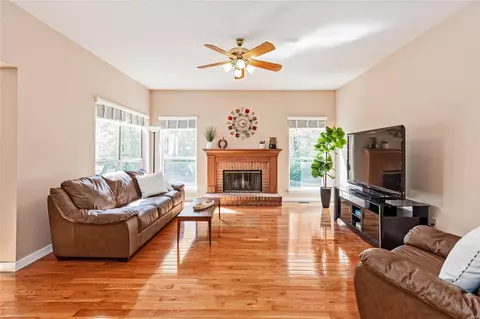 Living - 16632 Chesterfield Manor Dr, Chesterfield, MO 63005 photo 1 of 6