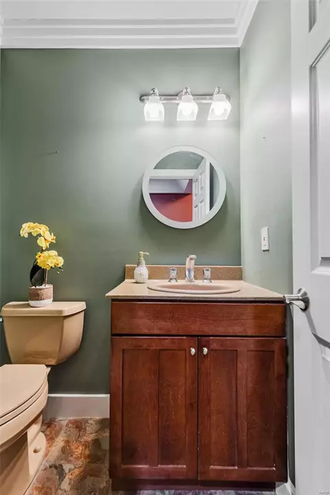 Bath - 16632 Chesterfield Manor Dr, Chesterfield, MO 63005 photo 8 of 8
