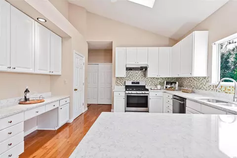 Kitchen - 16632 Chesterfield Manor Dr, Chesterfield, MO 63005 photo 1 of 2