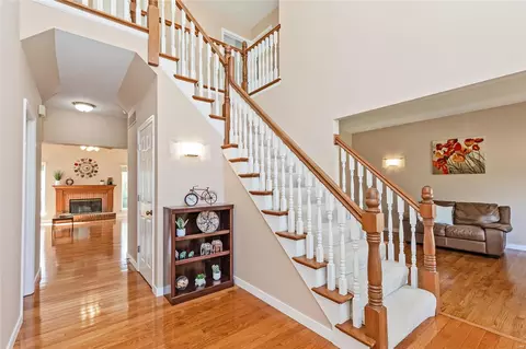 Entry Way - 16632 Chesterfield Manor Dr, Chesterfield, MO 63005 photo 1 of 2