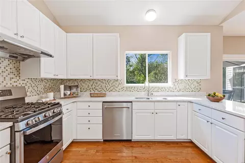 Kitchen - 16632 Chesterfield Manor Dr, Chesterfield, MO 63005 photo 2 of 2