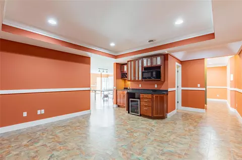 Living - 16632 Chesterfield Manor Dr, Chesterfield, MO 63005 photo 6 of 6