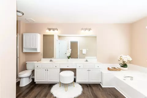 Bath - 16632 Chesterfield Manor Dr, Chesterfield, MO 63005 photo 3 of 8