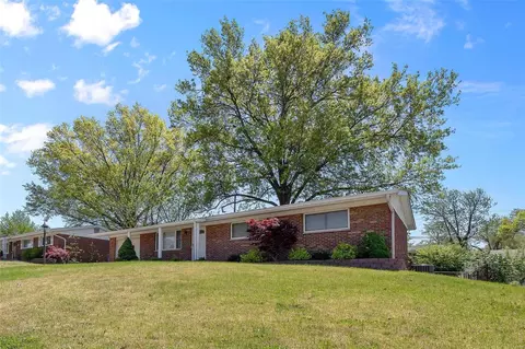732 Southshire Dr, Saint Louis, MO 63125