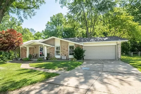 4 Thornway Ct, Saint Peters, MO 63376
