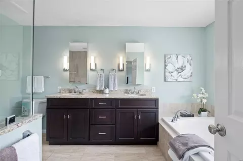 Bath - 16301 Autumn Crest Ct, Ellisville, MO 63011 photo 2 of 8