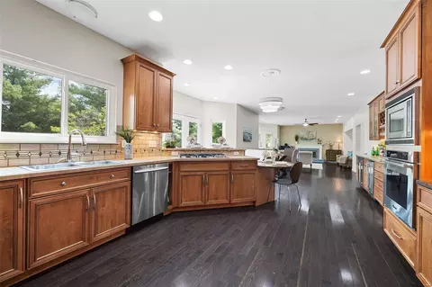Kitchen - 16301 Autumn Crest Ct, Ellisville, MO 63011 photo 5 of 6