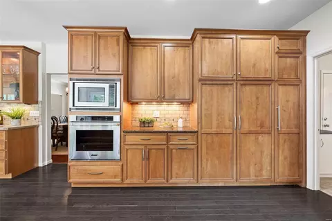 Kitchen - 16301 Autumn Crest Ct, Ellisville, MO 63011 photo 4 of 6