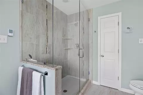 Bath - 16301 Autumn Crest Ct, Ellisville, MO 63011 photo 4 of 8