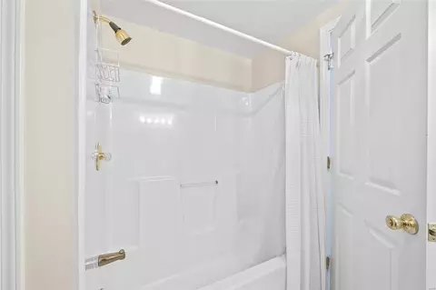 Bath - 16301 Autumn Crest Ct, Ellisville, MO 63011 photo 8 of 8