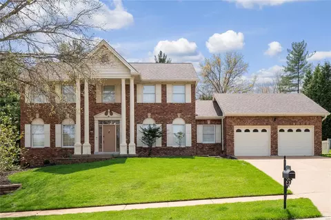 615 Westledge Ct, Saint Louis, MO 63131