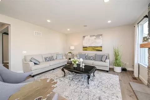 Living - 803 Upland Loop, O'fallon, MO 63368 photo 5 of 6
