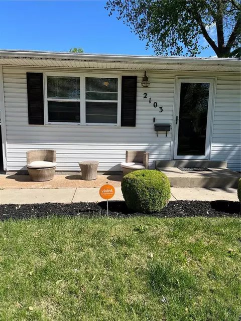 2103 Aristocrat Dr, Florissant, MO 63031