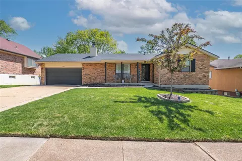 726 Clairfield Dr, Fenton, MO 63026