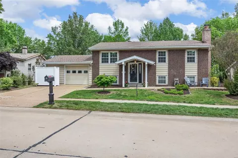 1313 Greenmar Dr, Fenton, MO 63026