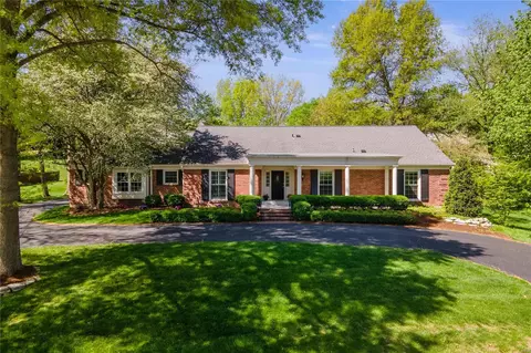 423 Twin Crk, Creve Coeur, MO 63141