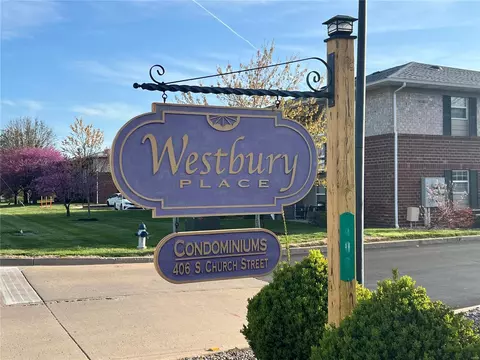 406 S Church St #614, Saint Peters, MO 63376